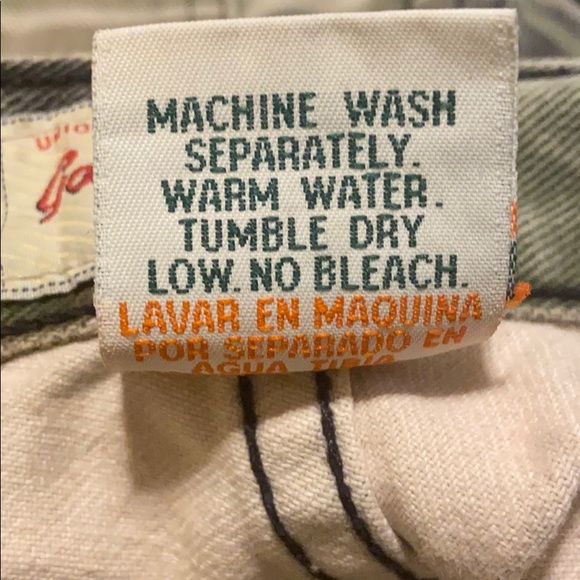 Golden Star Camo Capris - Picture 7 of 8